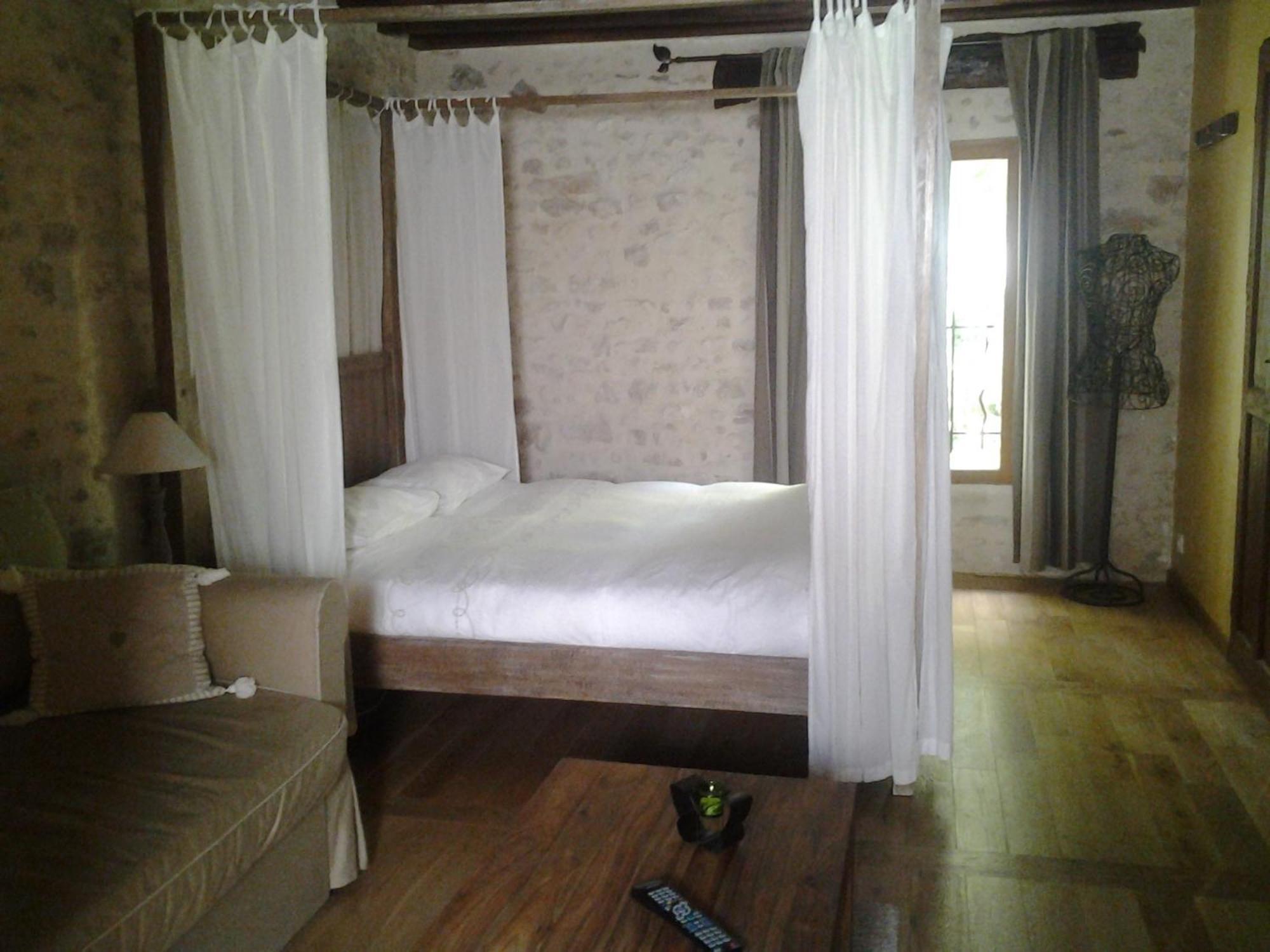 La Ferme Du Vintue Bed & Breakfast Etrechy  Room photo