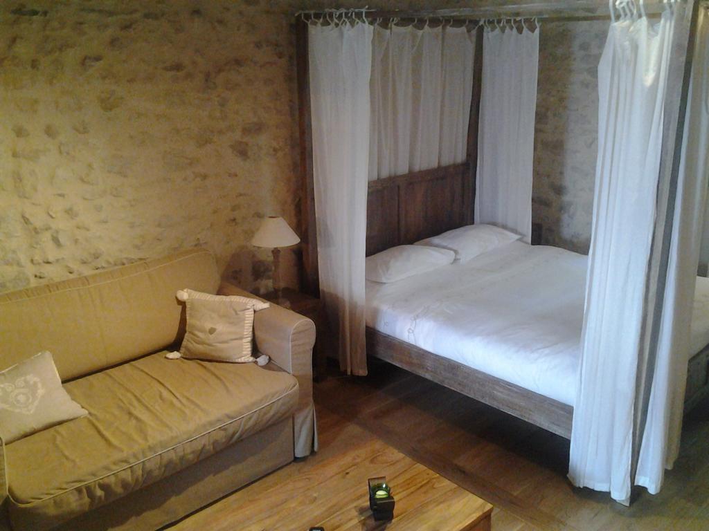 La Ferme Du Vintue Bed & Breakfast Etrechy  Room photo